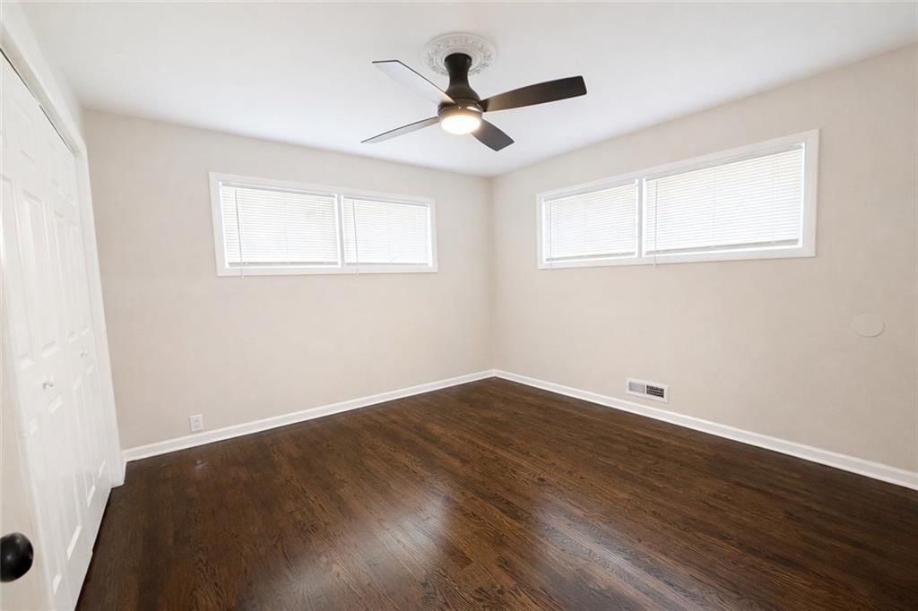 11112 Winchester Avenue — photo 10
