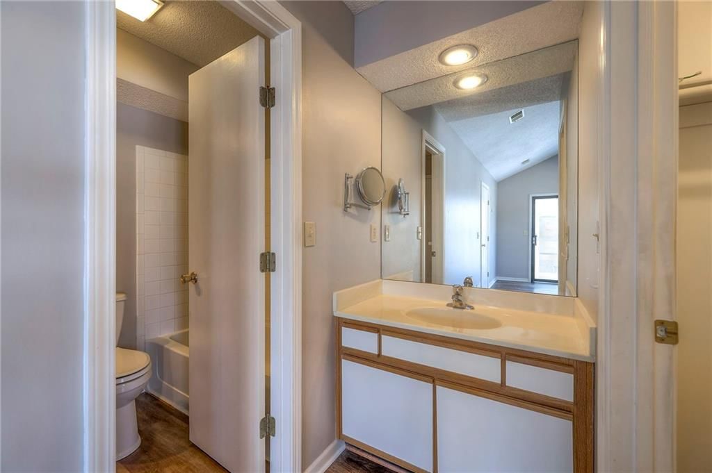 8848 W 106th Terrace — photo 21
