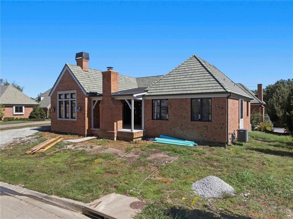 1905 W 114th Street, Leawood, KS: listing photo 3
