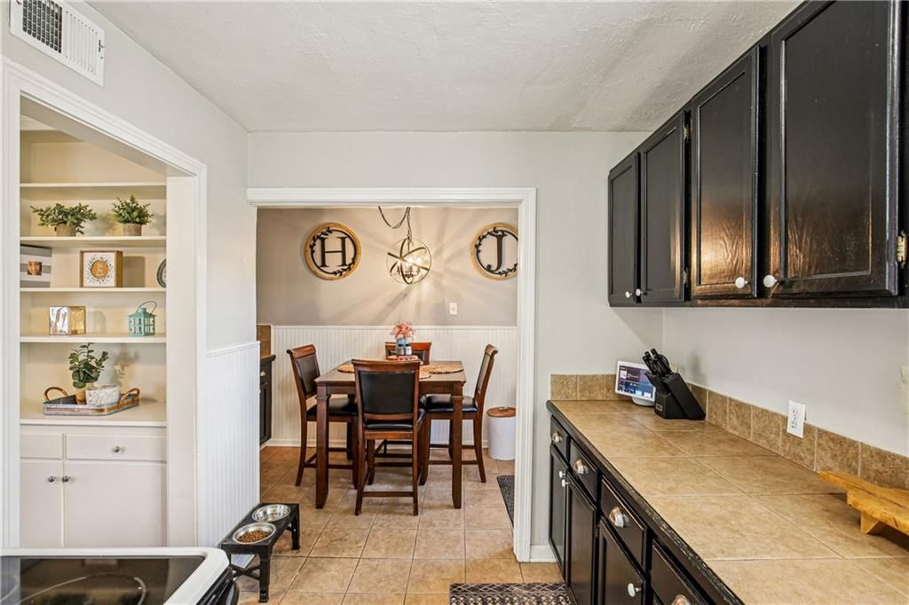 601 W 84th Terrace — photo 4