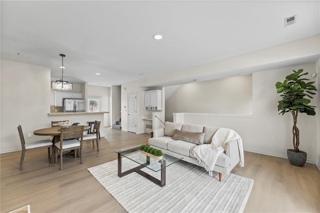 5245 Overland Drive — photo 4