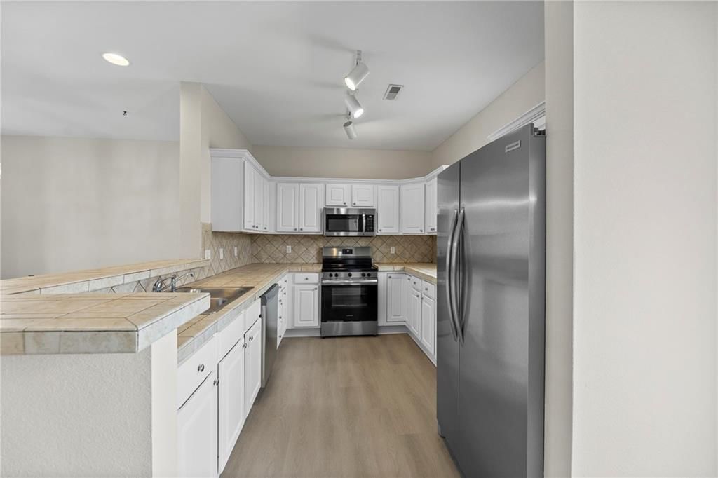 5245 Overland Drive — photo 15