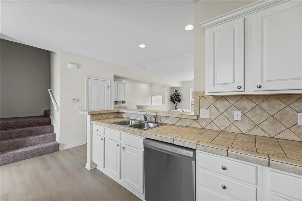 5245 Overland Drive — photo 17
