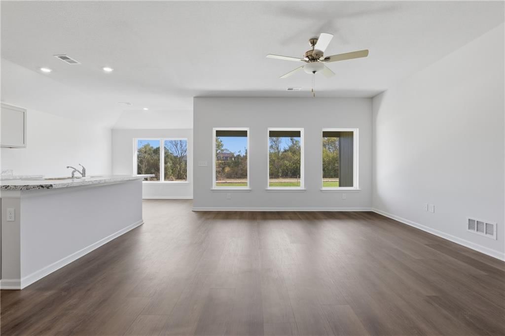 542 W Bluebird Street — photo 4
