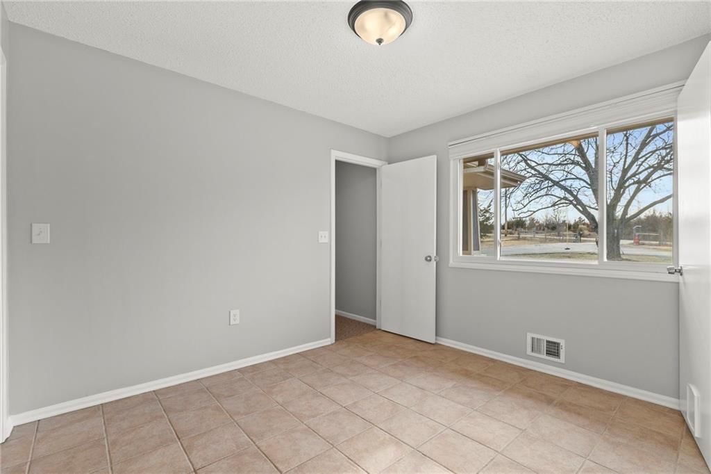 13345 S Waverly Street — photo 9