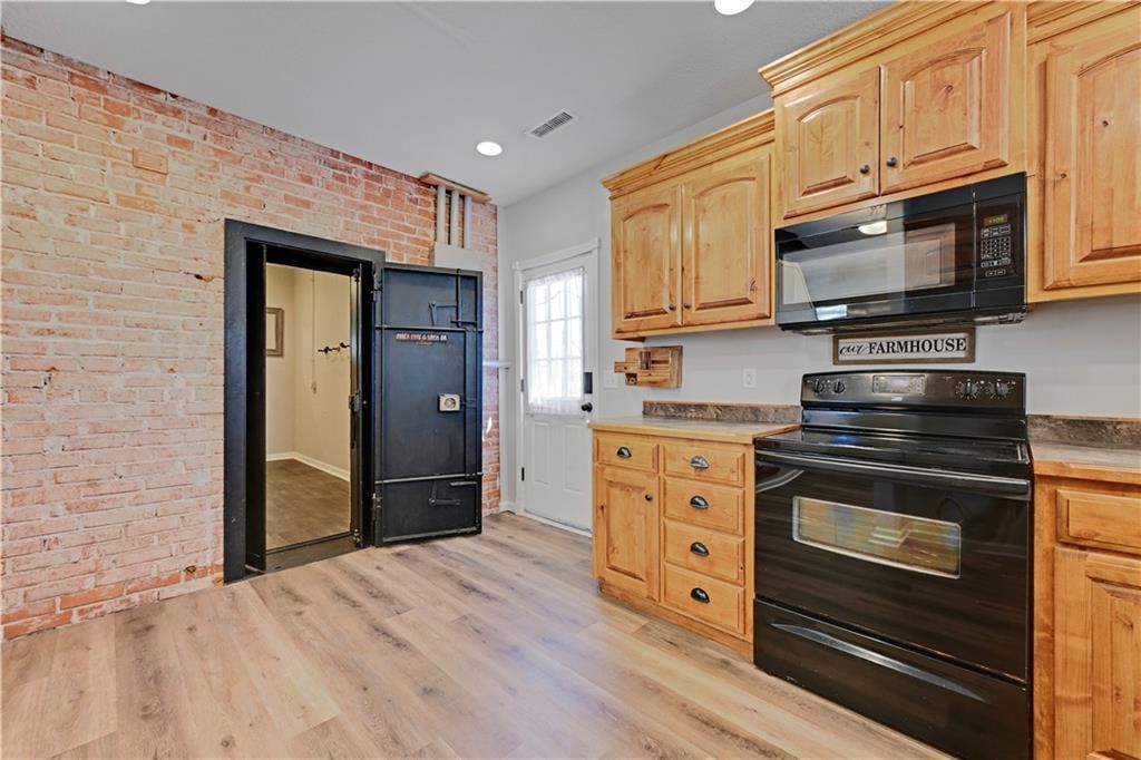 439 S Cherry Street — photo 14