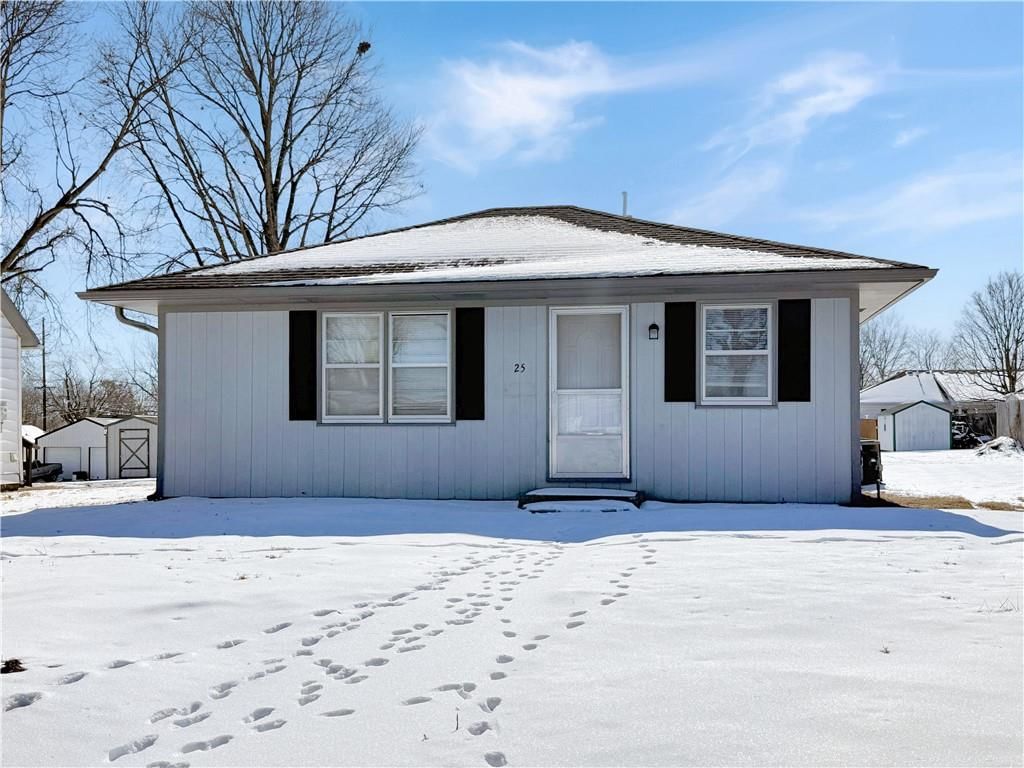 25 E Broadway Street, Higginsville, MO