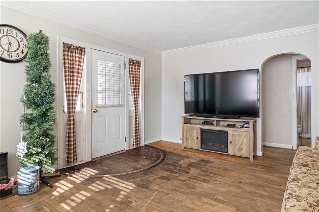1407 Walnut Street — photo 3