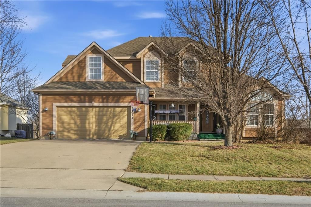 4407 SW Briarbrook Drive, Lee's Summit, MO