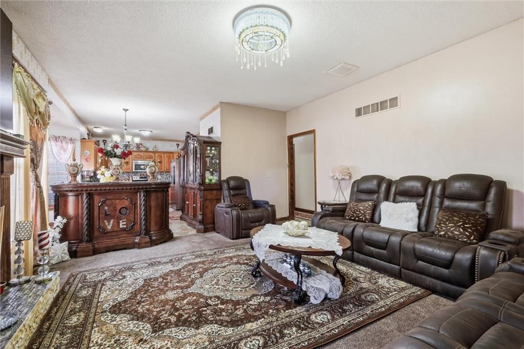 4407 SW Briarbrook Drive — photo 5