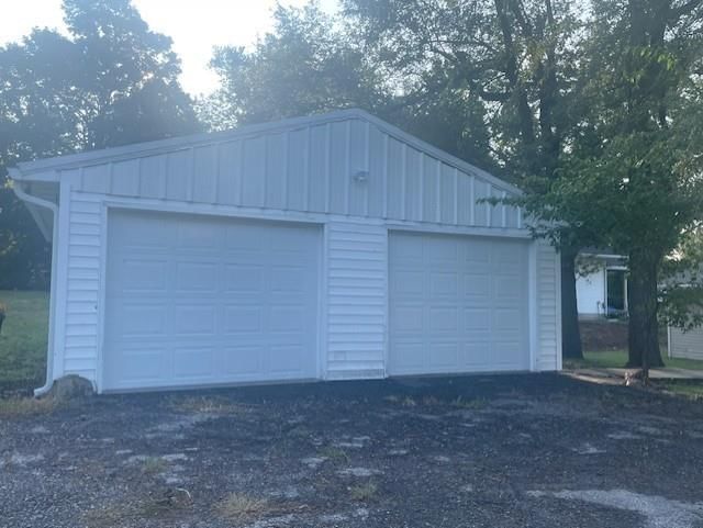 1213 W Chestnut Street — photo 32