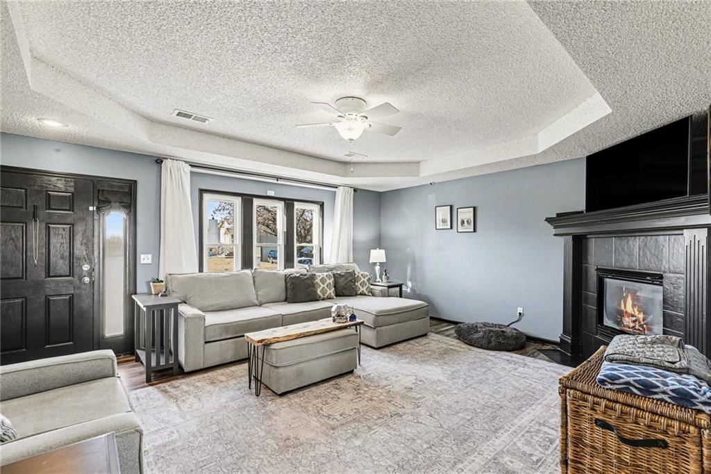 1307 S Huntington Drive — photo 3