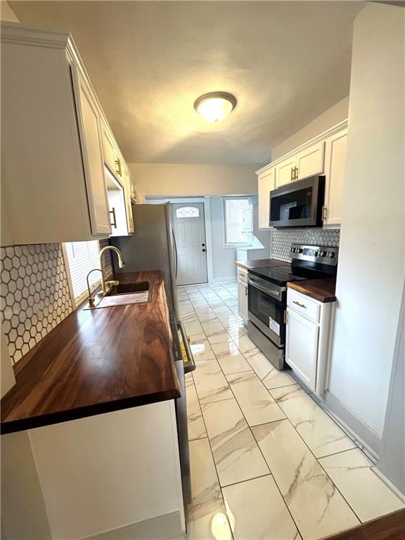 2410 Myrtle Avenue — photo 3