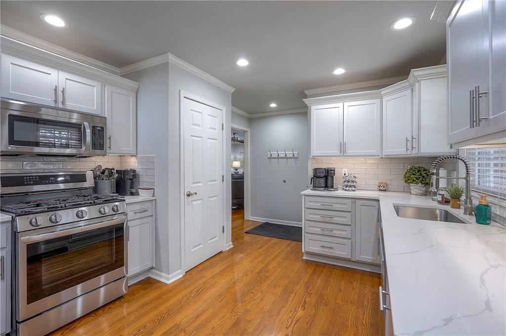 6800 Glenwood Street — photo 22