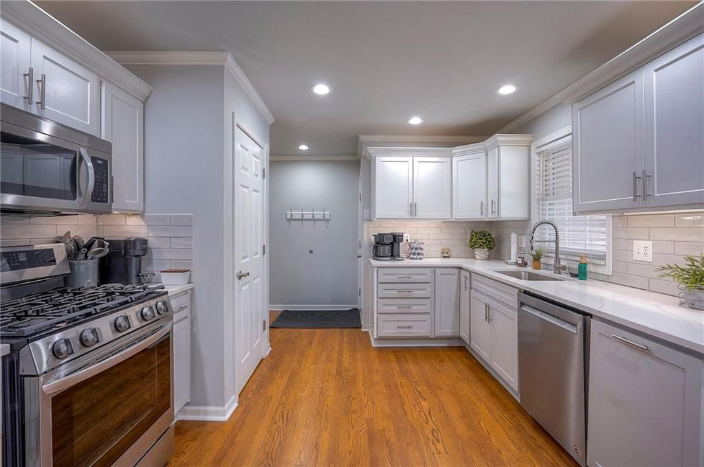 6800 Glenwood Street — photo 23