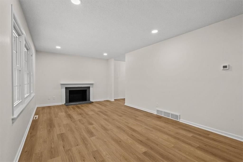 6105 E 136th Street — photo 2