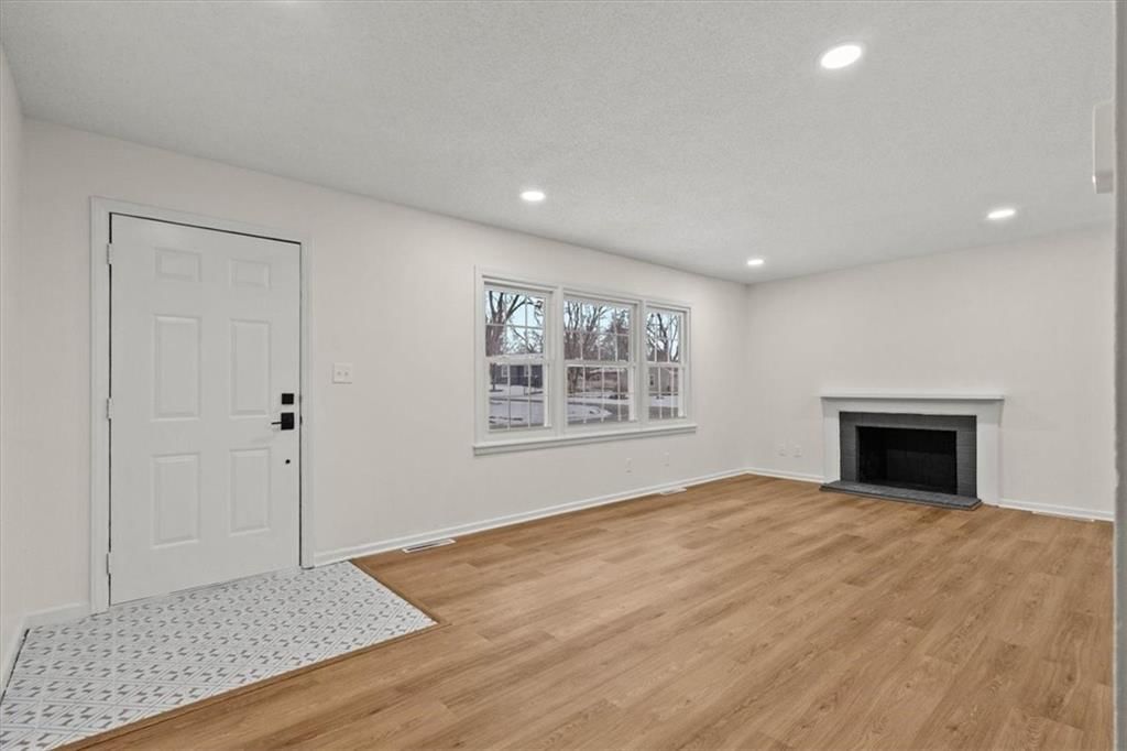 6105 E 136th Street — photo 3
