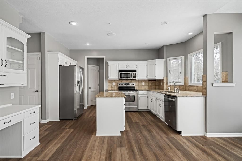19612 W 98th Terrace — photo 11