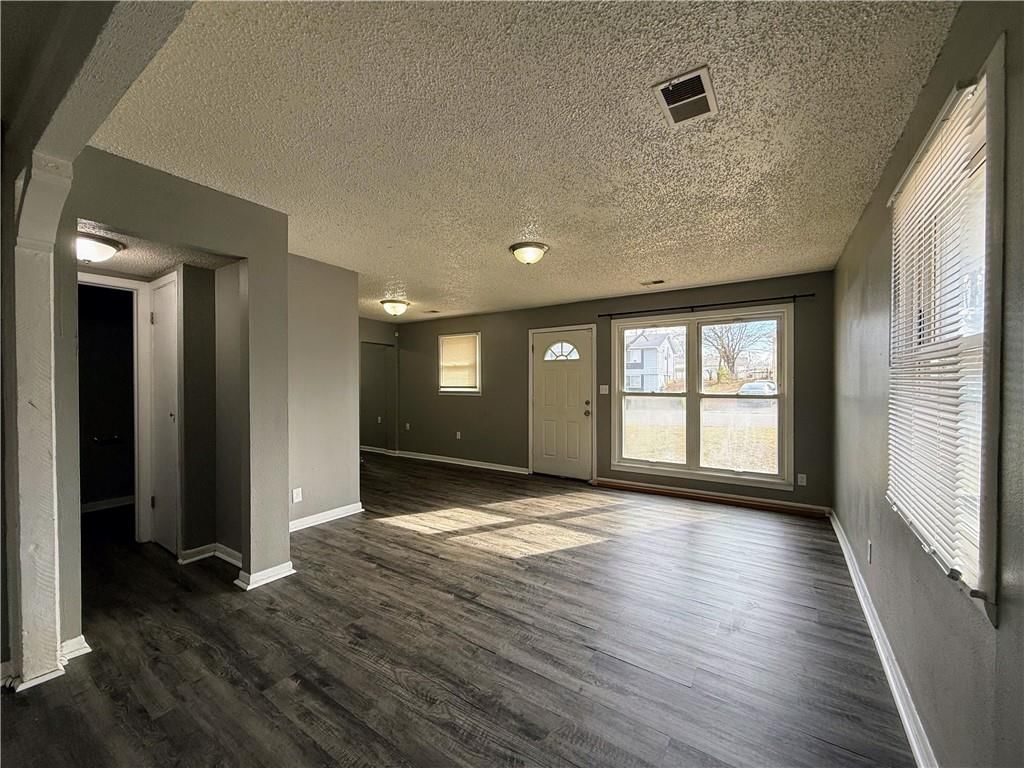 6004 E 152nd Street — photo 3
