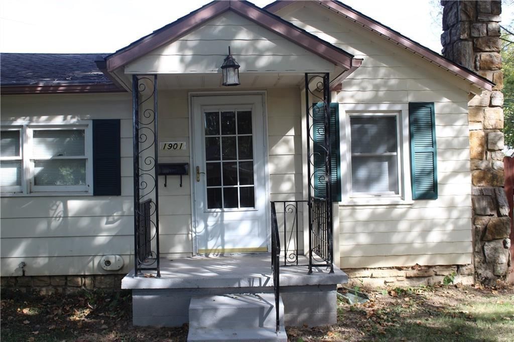 1901 S Hardy Avenue — photo 2