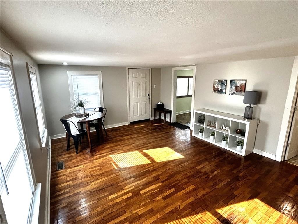 1901 S Hardy Avenue — photo 4