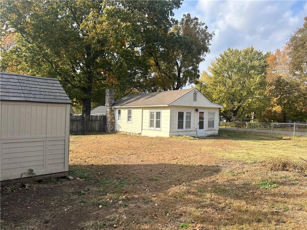 1901 S Hardy Avenue — photo 21
