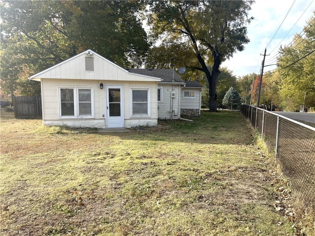 1901 S Hardy Avenue — photo 22
