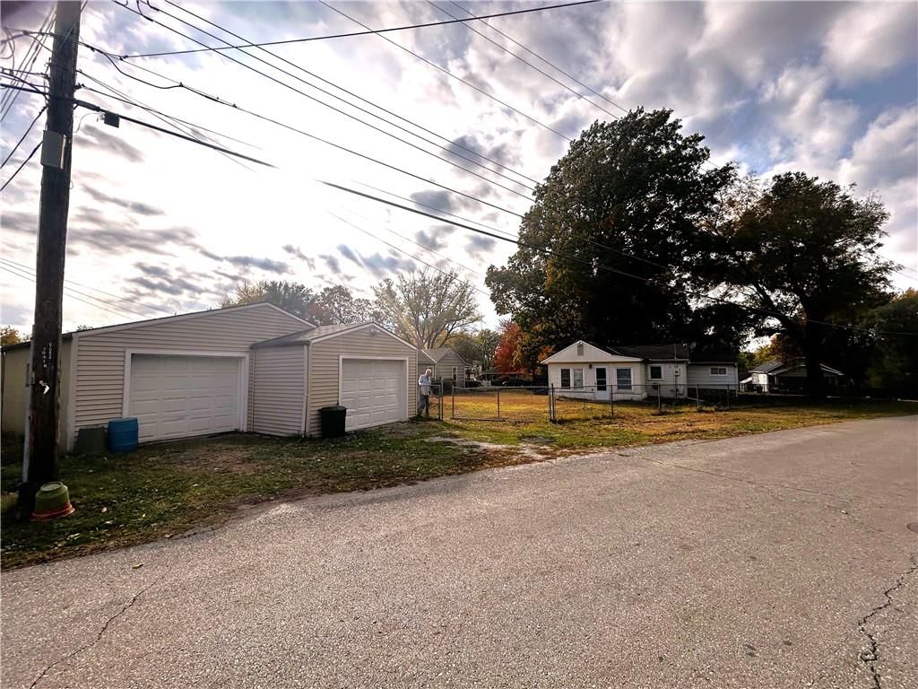 1901 S Hardy Avenue — photo 26