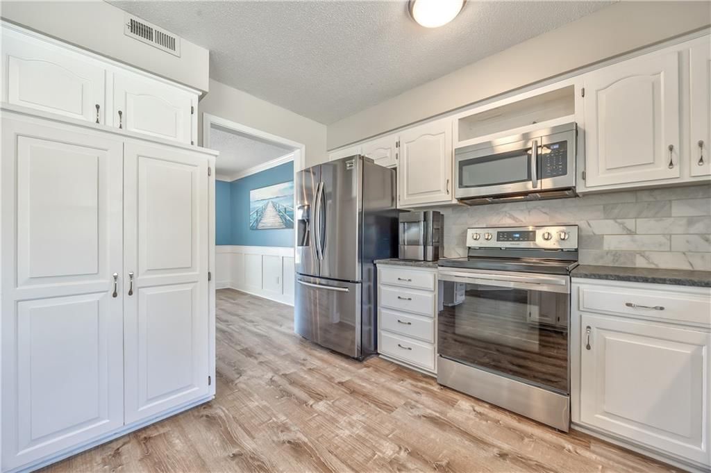 11822 Hardy Street — photo 7