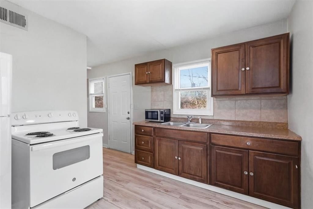 9548 & 9550 Charlotte Street — photo 11