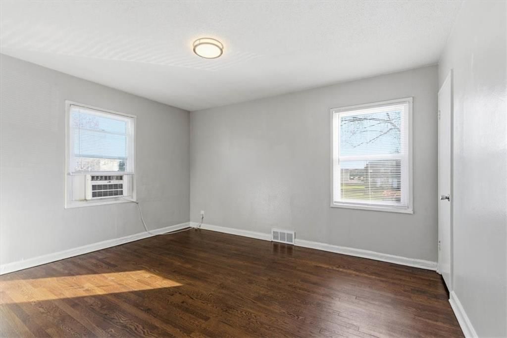 9548 & 9550 Charlotte Street — photo 20