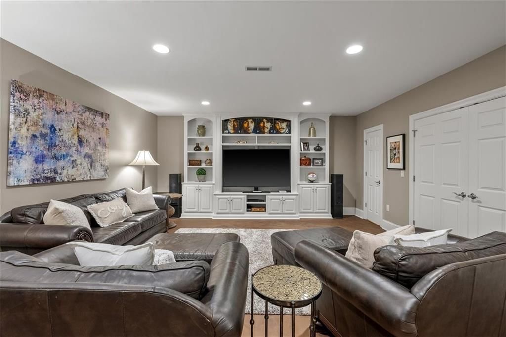 4963 Wyandotte Street — photo 8