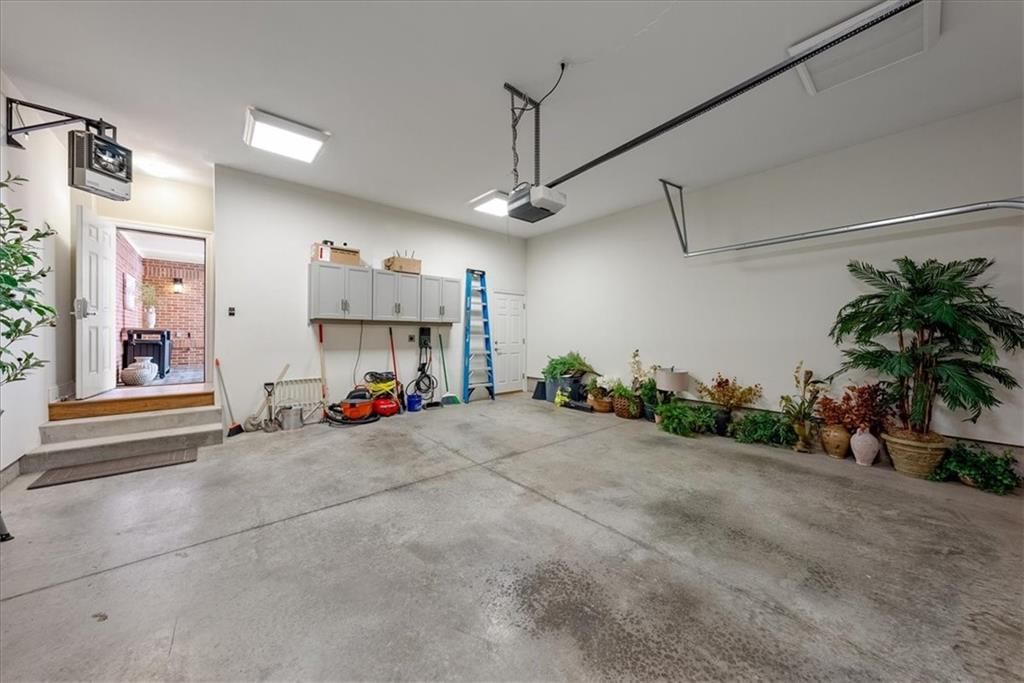 4963 Wyandotte Street — photo 42