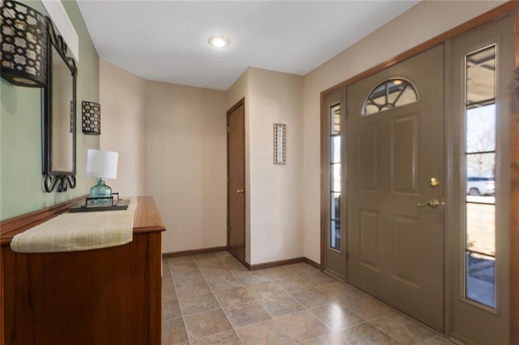 1933 Meadowlane Street — photo 2