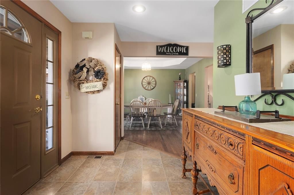 1933 Meadowlane Street — photo 3