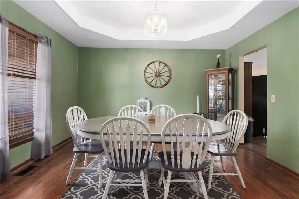 1933 Meadowlane Street — photo 4