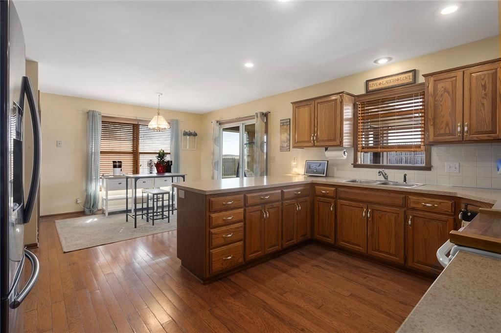 1933 Meadowlane Street — photo 12