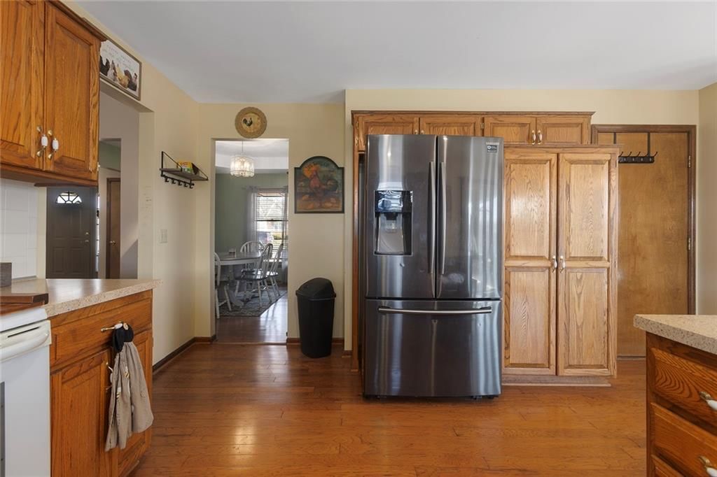 1933 Meadowlane Street — photo 14