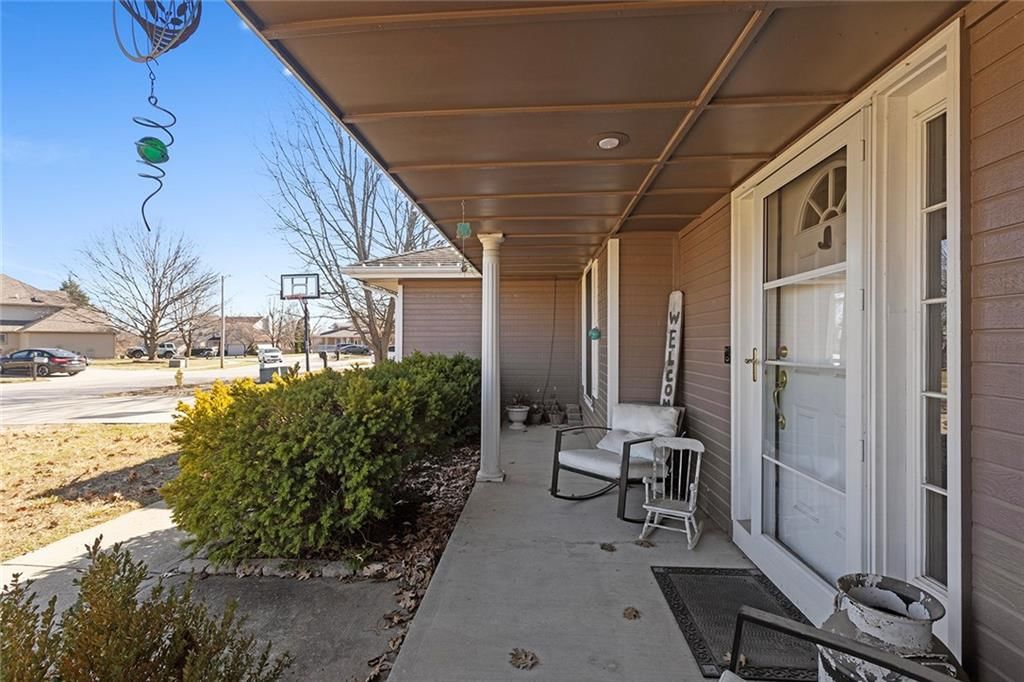 1933 Meadowlane Street — photo 31
