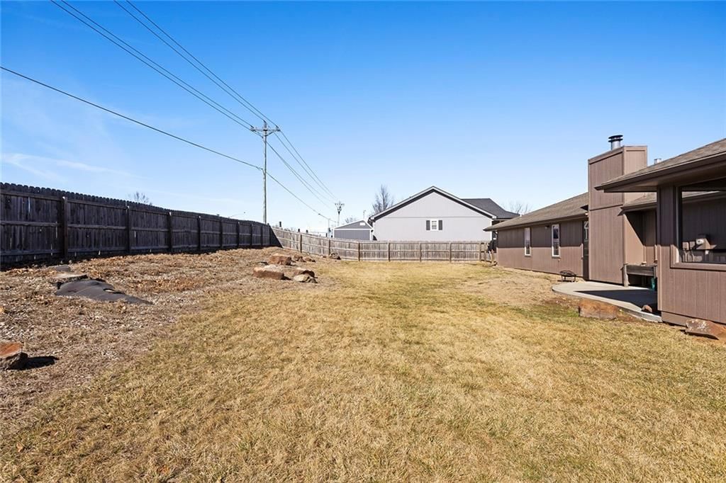 1933 Meadowlane Street — photo 34