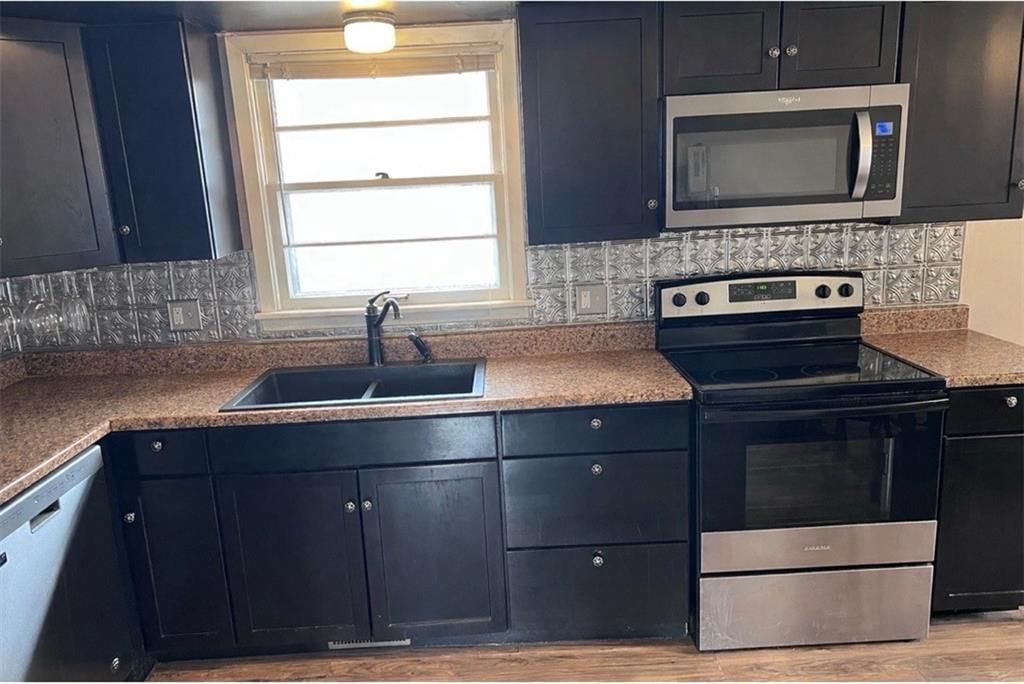 502 NE Ash Street — photo 3