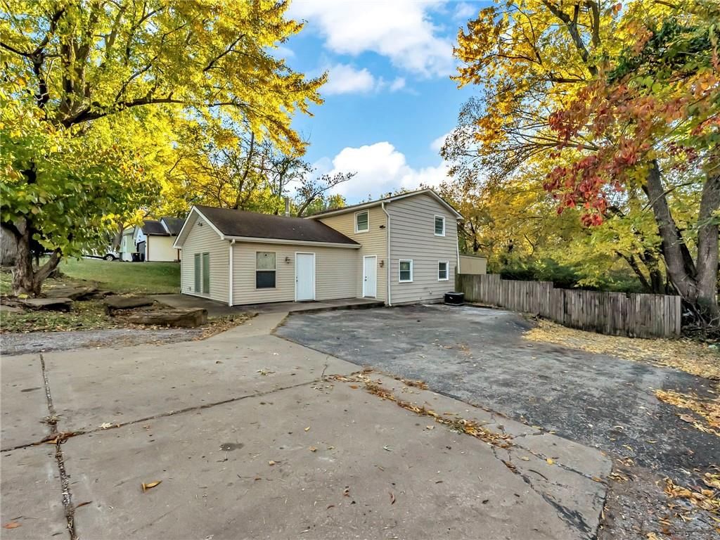3628 N Flora Avenue — photo 2