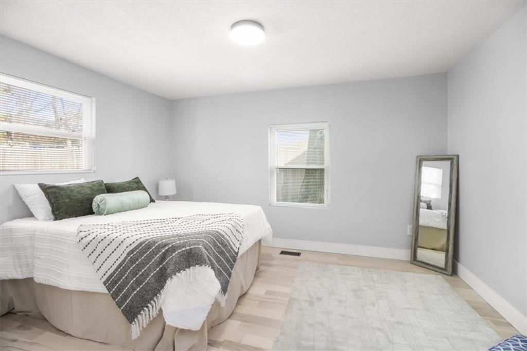 2104 E 24th Terrace — photo 9