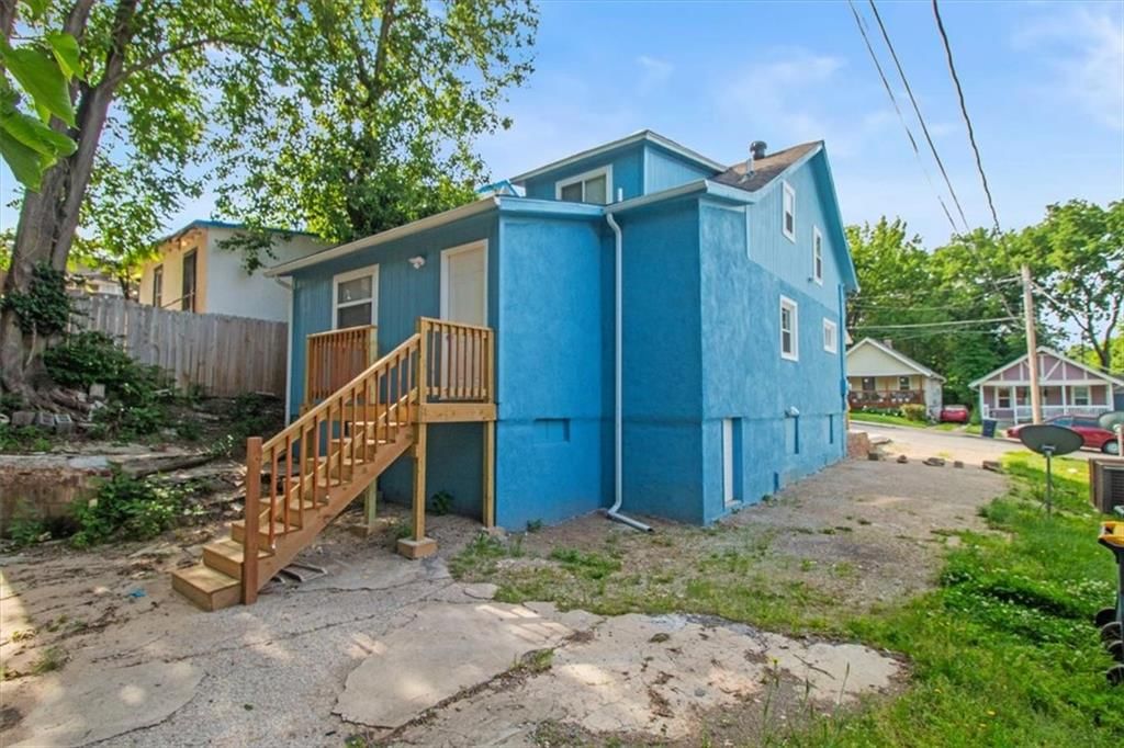 2104 E 24th Terrace — photo 20
