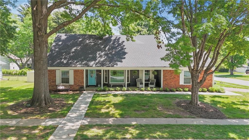 9849 Riggs Street, Overland Park, KS