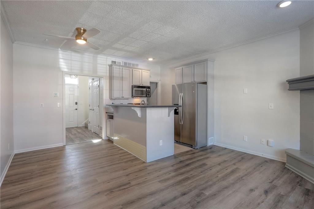 903 W 41ST Place — photo 6