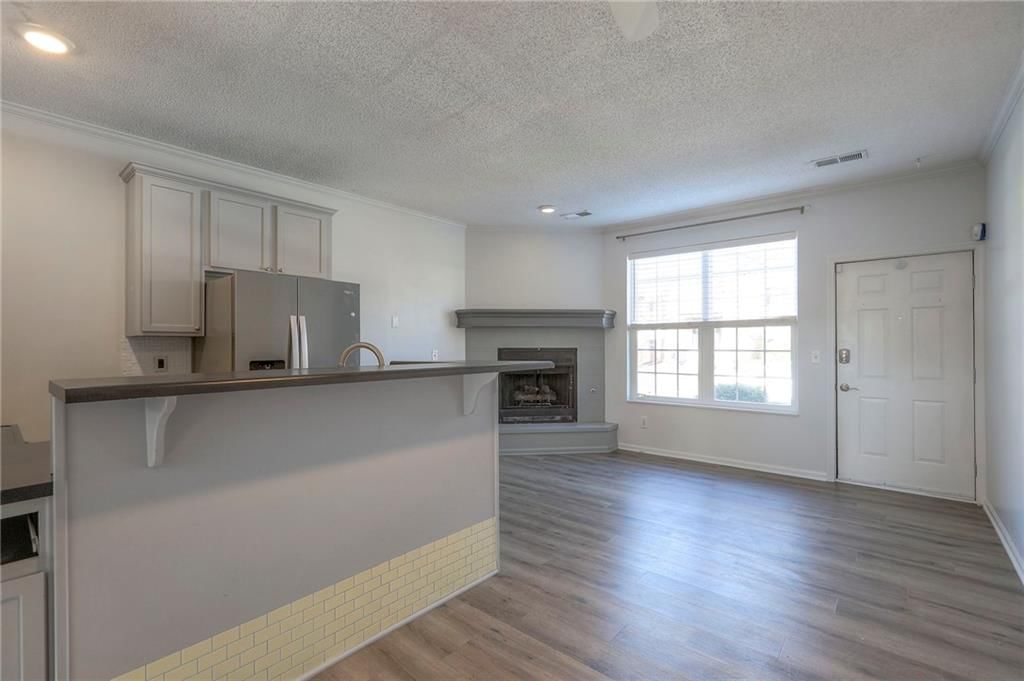 903 W 41ST Place — photo 8