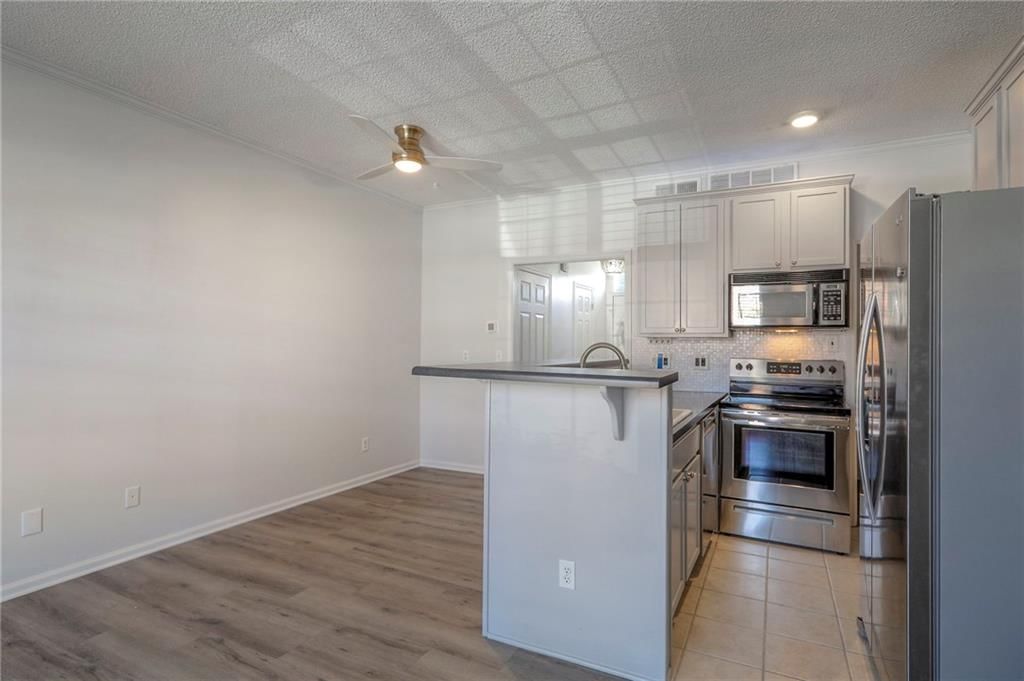 903 W 41ST Place — photo 9
