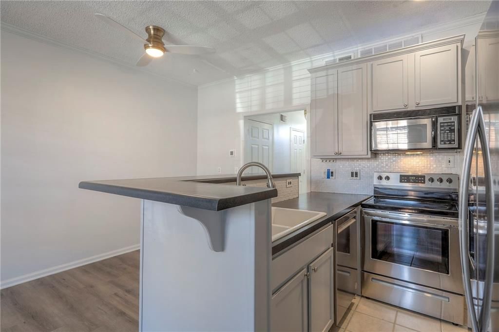 903 W 41ST Place — photo 10