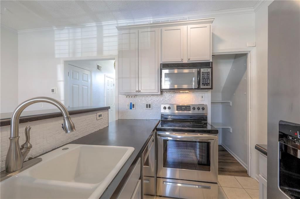 903 W 41ST Place — photo 13